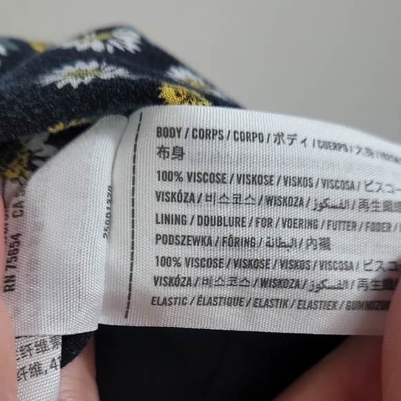 Abercrombie Kids Girls Smocked Daisies Dress Size 13/14 Open Back Off Shoulder - Picture 8 of 12